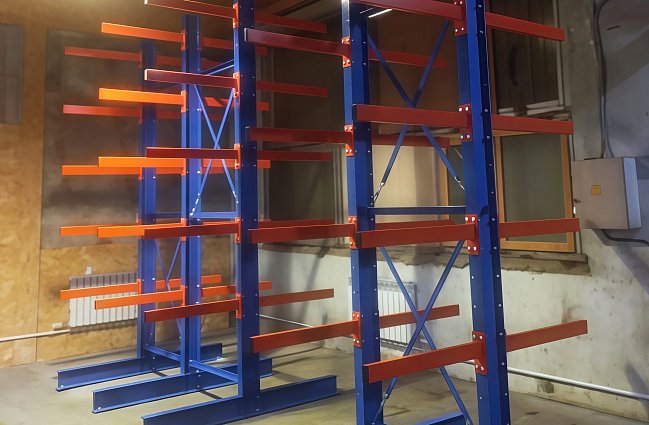 Консольные стеллажи: просто и функционально